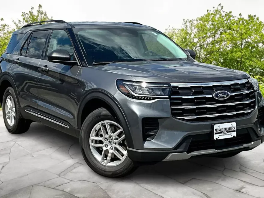 2025 Ford Explorer photo 1