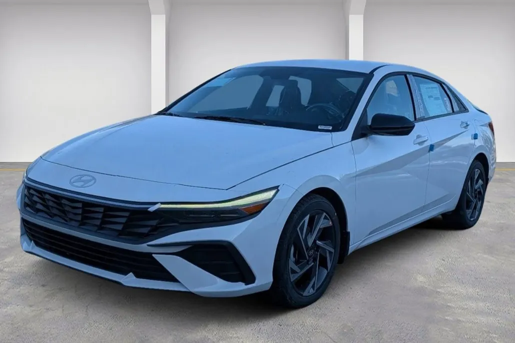 2025 Hyundai Elantra SEL Sport photo 1