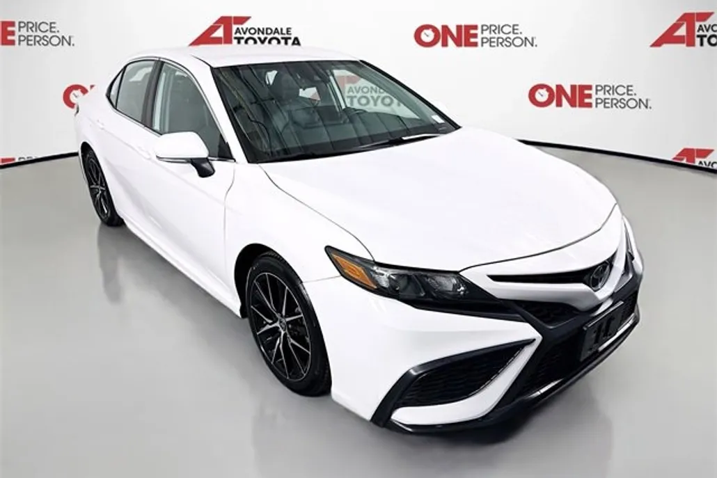 2023 Toyota Camry SE photo 1