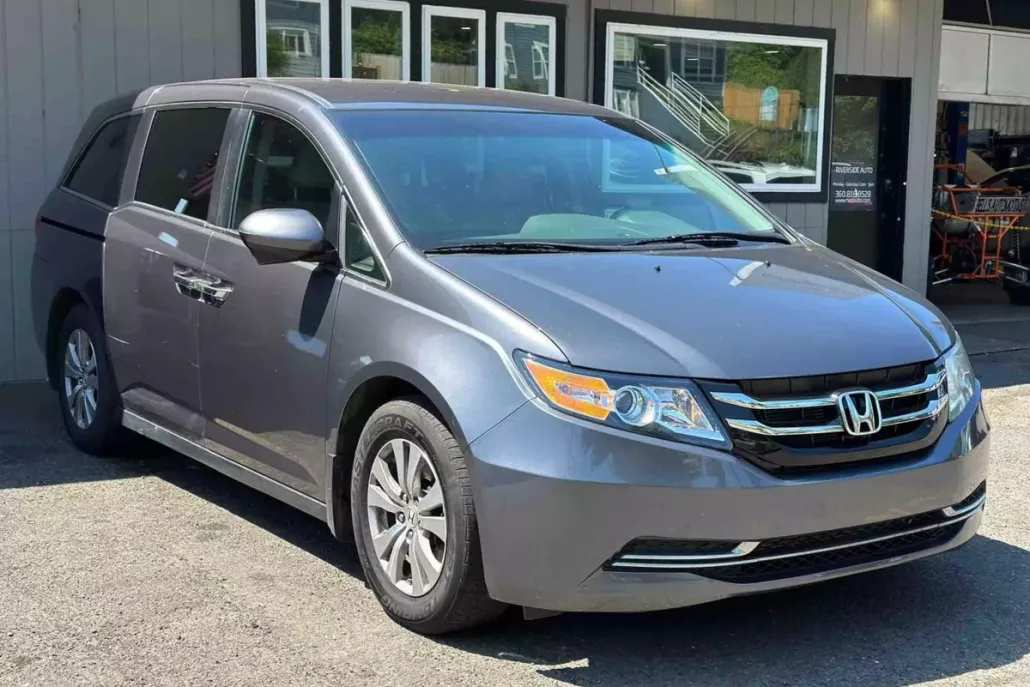 2016 Honda Odyssey SE photo 1