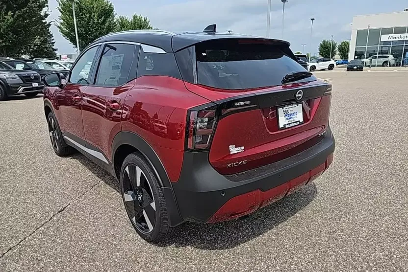 2025 Nissan Kicks SR photo 1