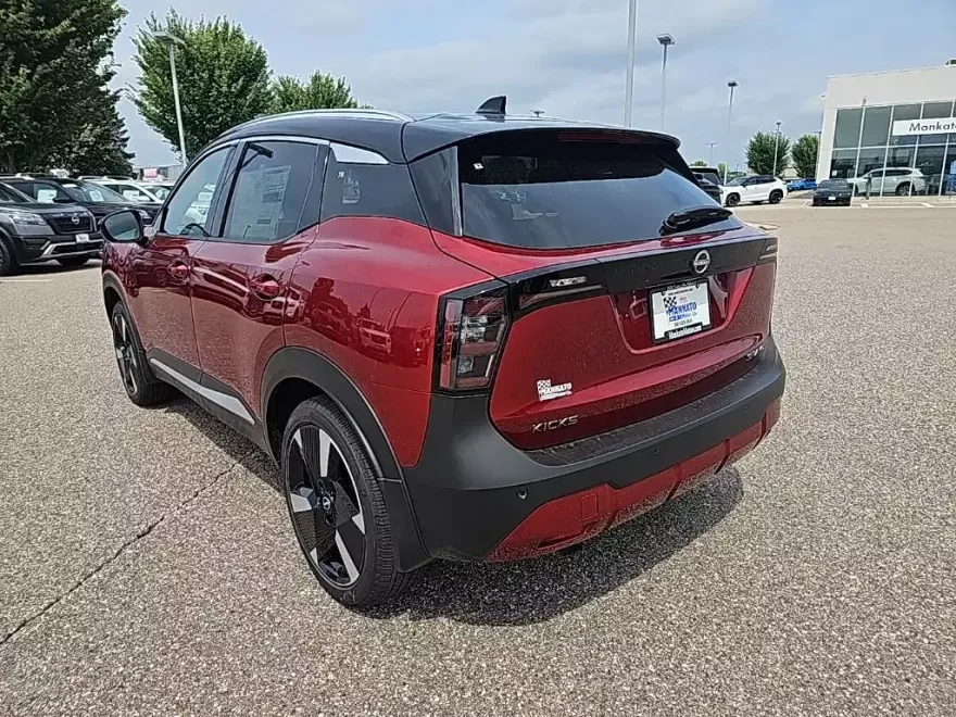 2025 Nissan Kicks SR photo 1
