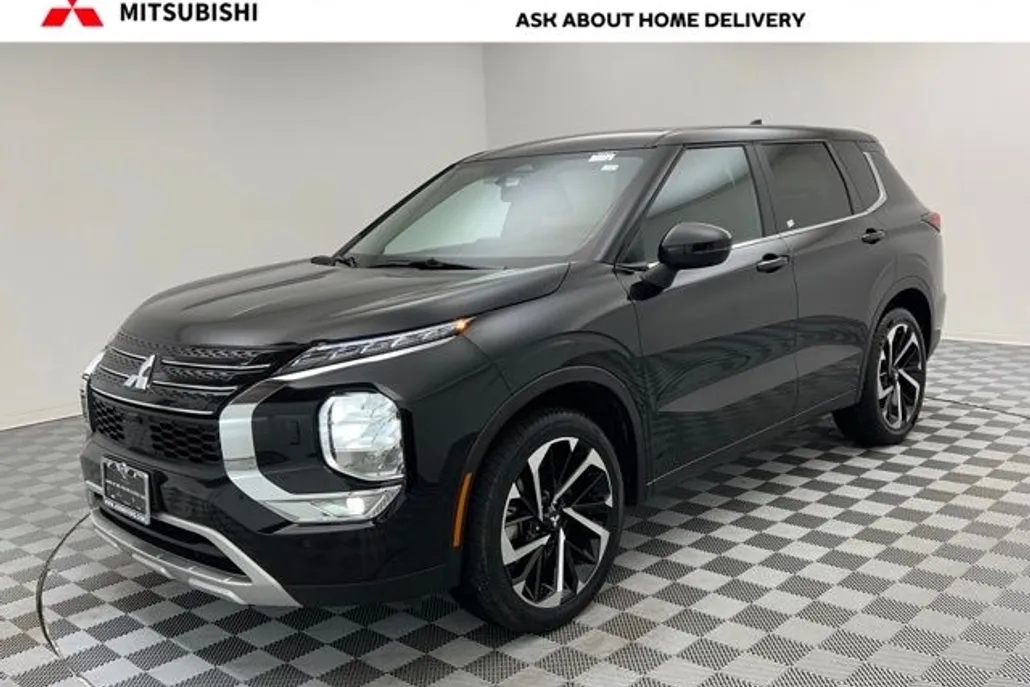 2024 Mitsubishi Outlander SE photo 1