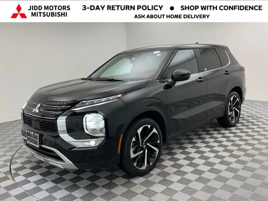2024 Mitsubishi Outlander SE photo 1