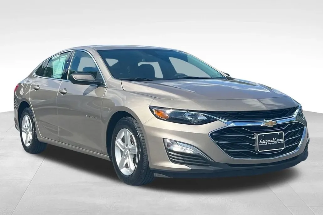 2023 Chevrolet Malibu LS photo 1
