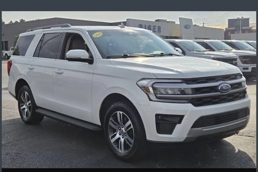 2024 Ford Expedition XLT photo 1