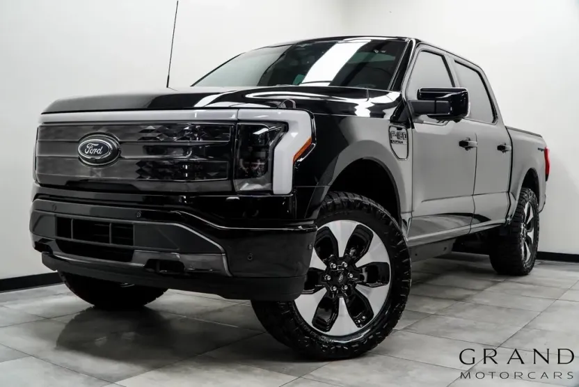 2023 Ford F-150 Lightning Platinum photo 1