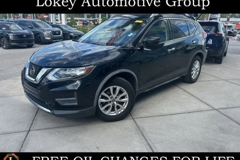 2020 Nissan Rogue SV photo 1
