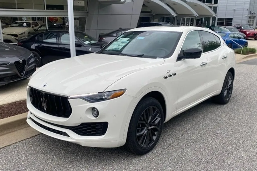 2024 Maserati Levante GT photo 1