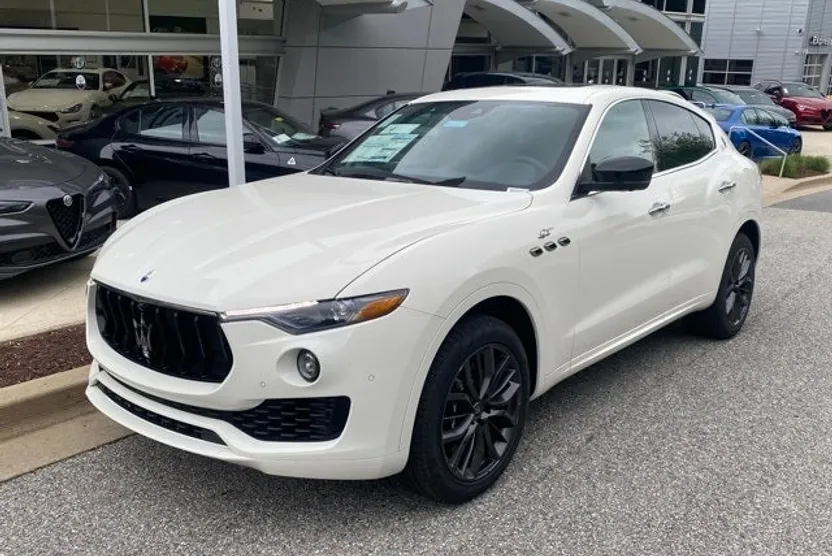 2024 Maserati Levante GT photo 1