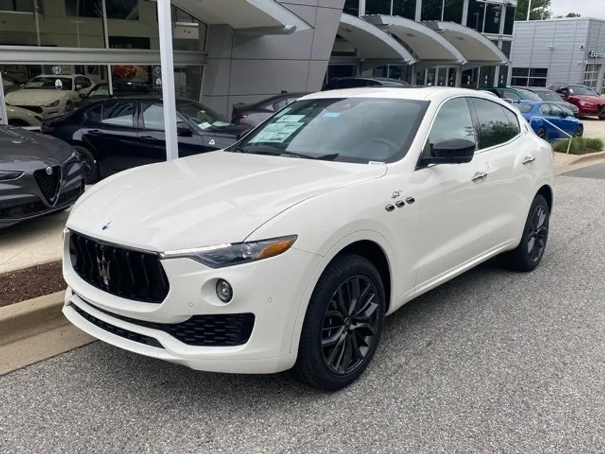2024 Maserati Levante GT photo 1