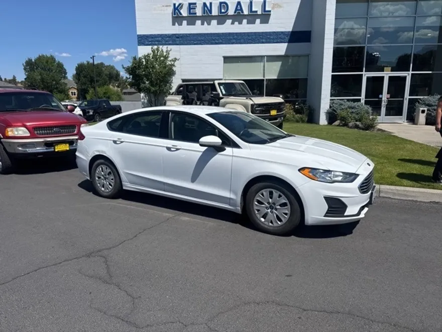2019 Ford Fusion S photo 1