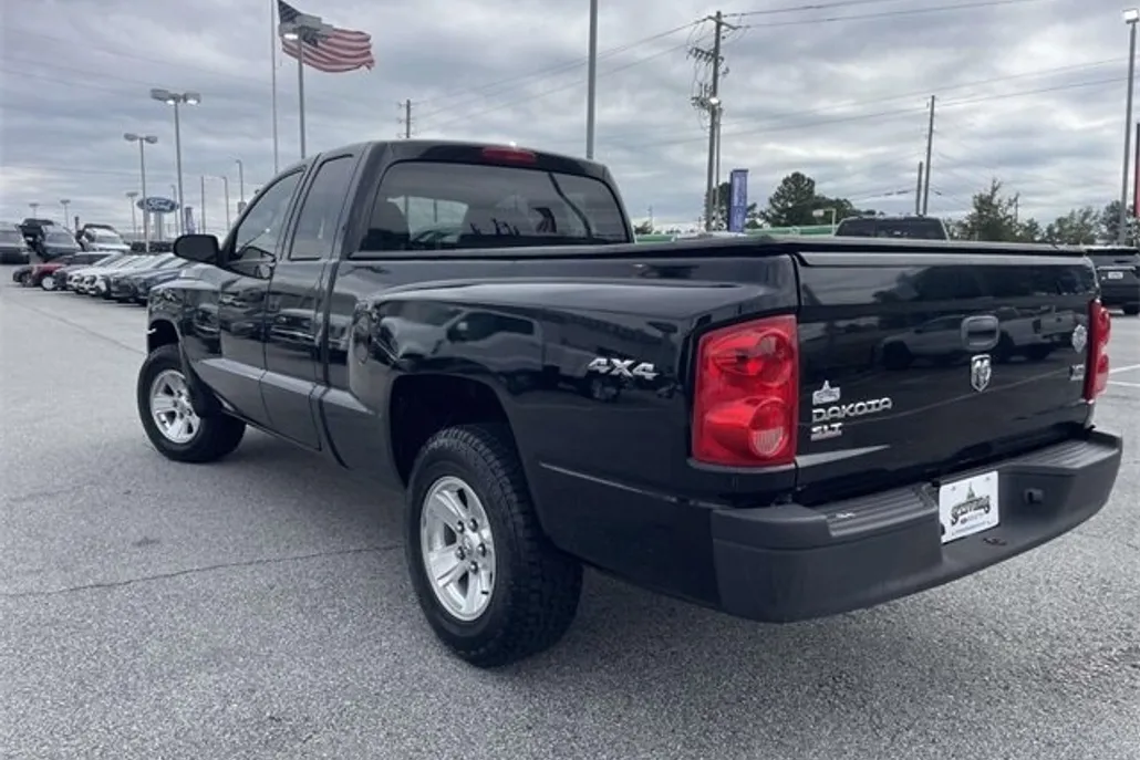 2010 Dodge Dakota ST photo 1