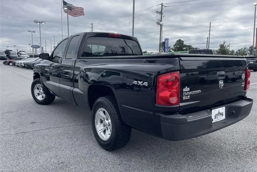 2010 Dodge Dakota ST photo 1