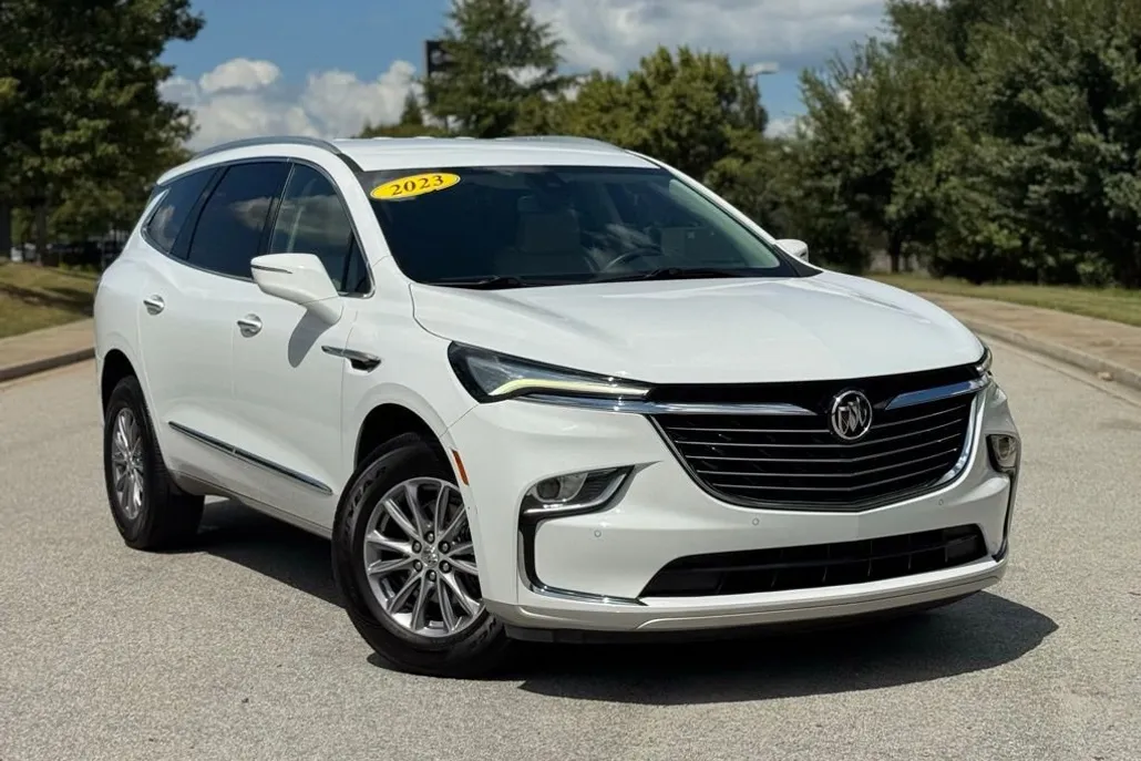2023 Buick Enclave Essence photo 1