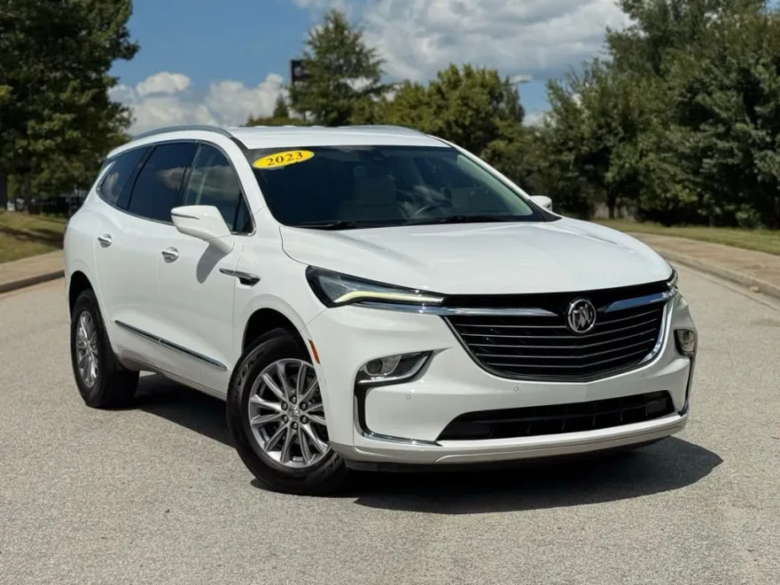 2023 Buick Enclave Essence photo 1
