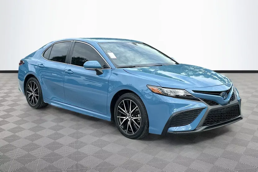 2024 Toyota Camry SE photo 1