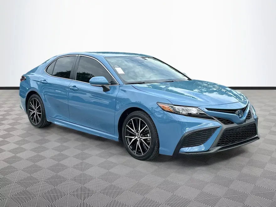 2024 Toyota Camry SE photo 1