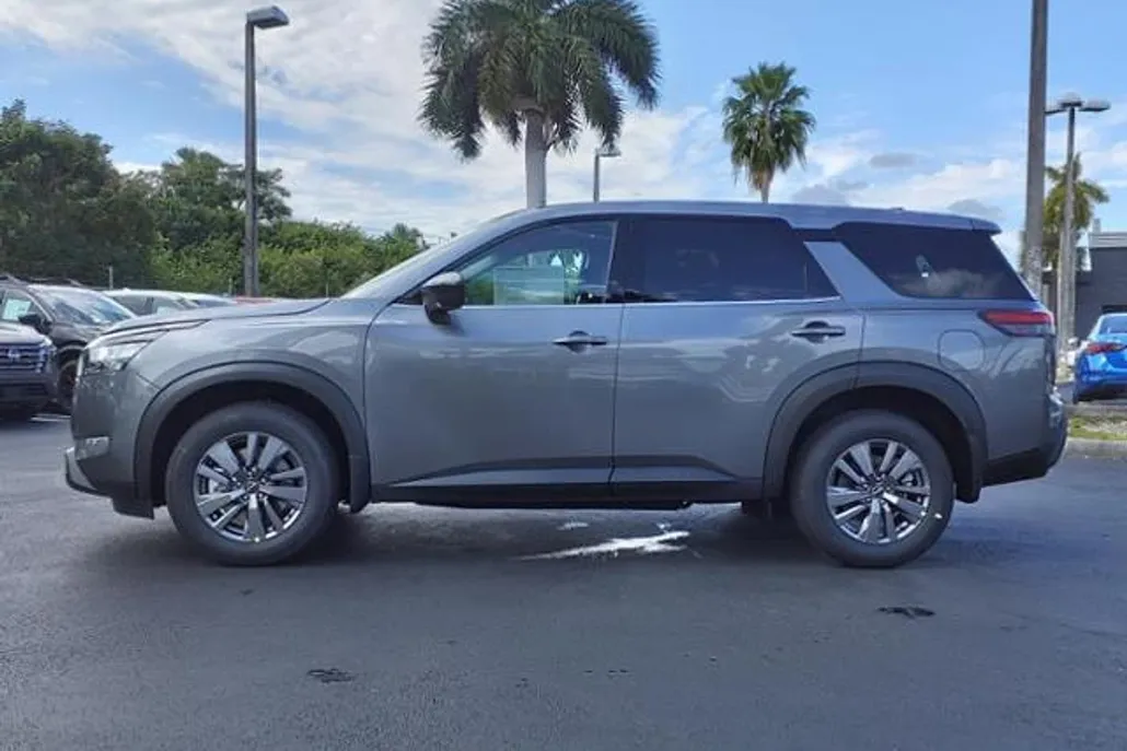 2025 Nissan Pathfinder S photo 1