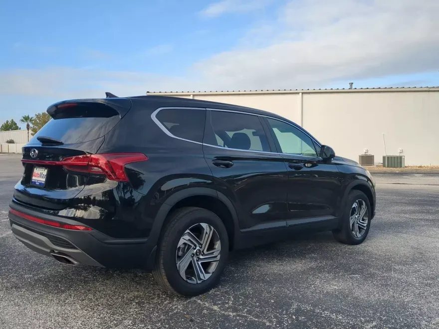 2023 Hyundai Santa Fe SE photo 1