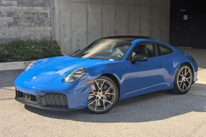 2025 Porsche 911 GTS photo 1