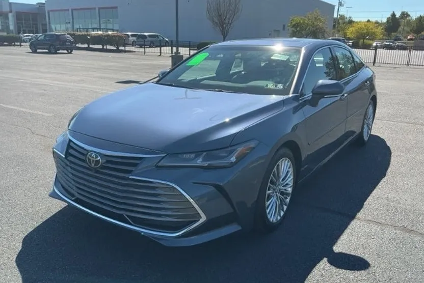 2019 Toyota Avalon Limited photo 1