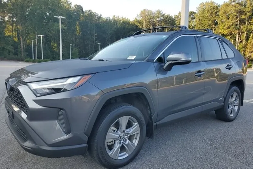 2022 Toyota RAV4 Hybrid XLE photo 1