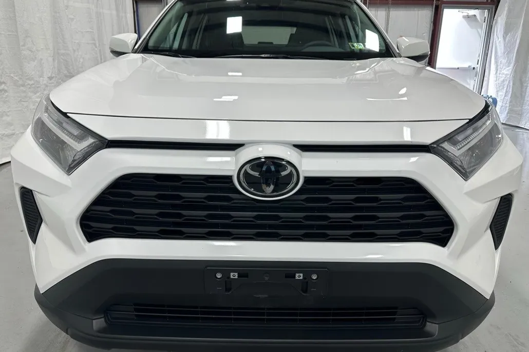 2025 Toyota RAV4 XLE photo 1
