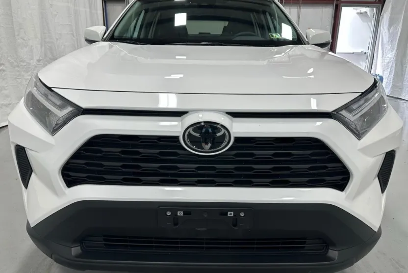 2025 Toyota RAV4 XLE photo 1