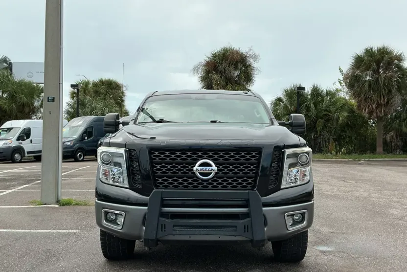 2017 Nissan Titan photo 1