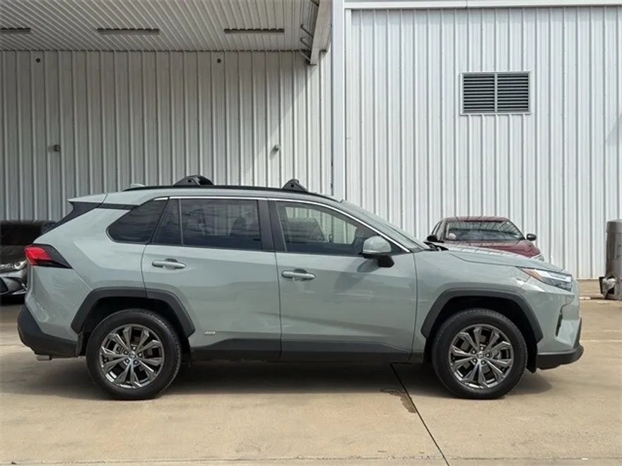 2022 Toyota RAV4 Hybrid XLE Premium photo 1