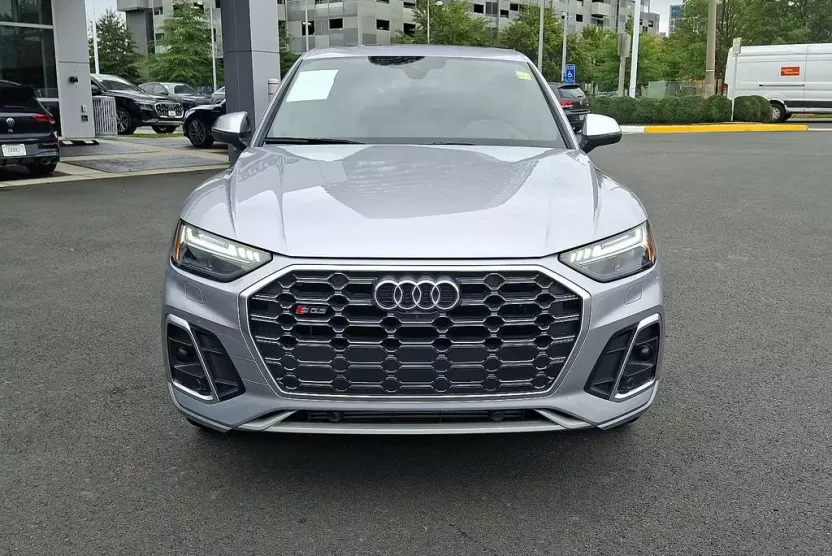 2023 Audi SQ5 Prestige photo 1