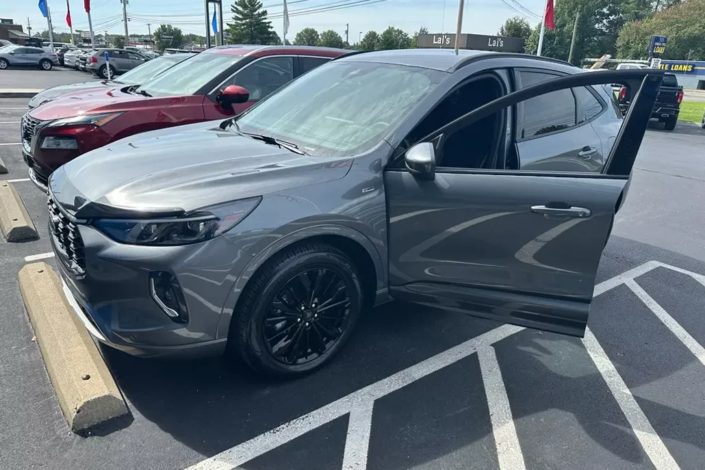 2023 Ford Escape ST-Line Elite photo 1