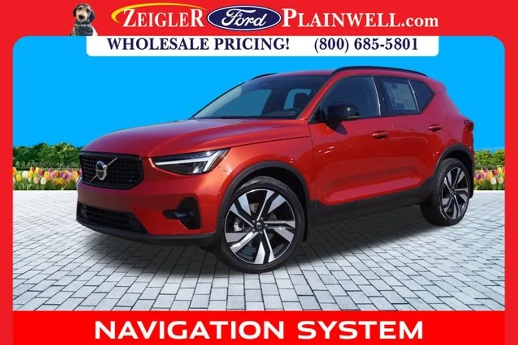 2023 Volvo XC40 Plus AWD photo 1