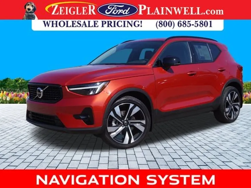 2023 Volvo XC40 Plus AWD photo 1