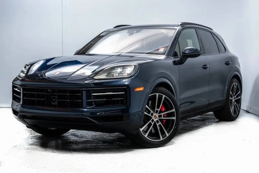 2025 Porsche Cayenne S photo 1