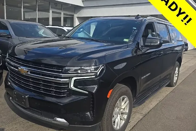 2024 Chevrolet Suburban LT photo 1