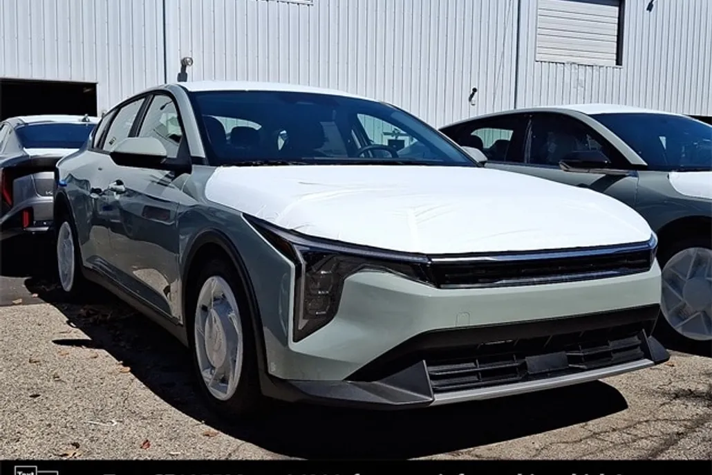 2025 Kia K4 EX photo 1