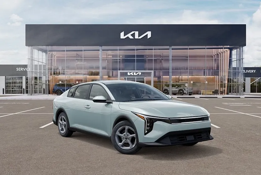 2025 Kia K4 LXS photo 1