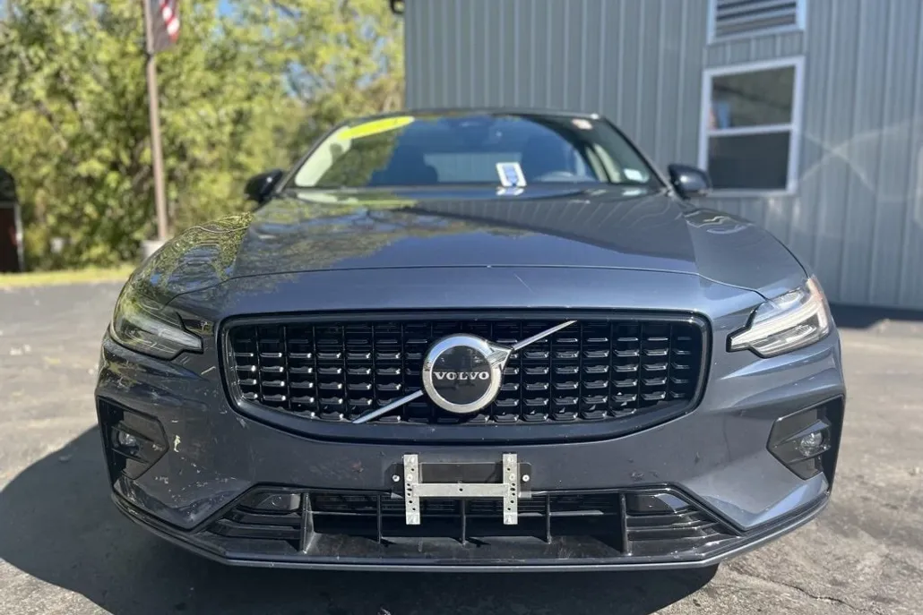 2024 Volvo S60 Core photo 1