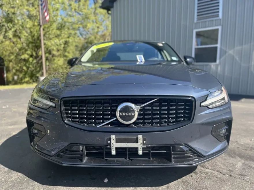 2024 Volvo S60 Core photo 1