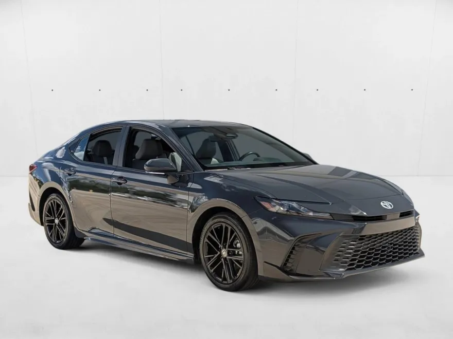 2025 Toyota Camry SE photo 1