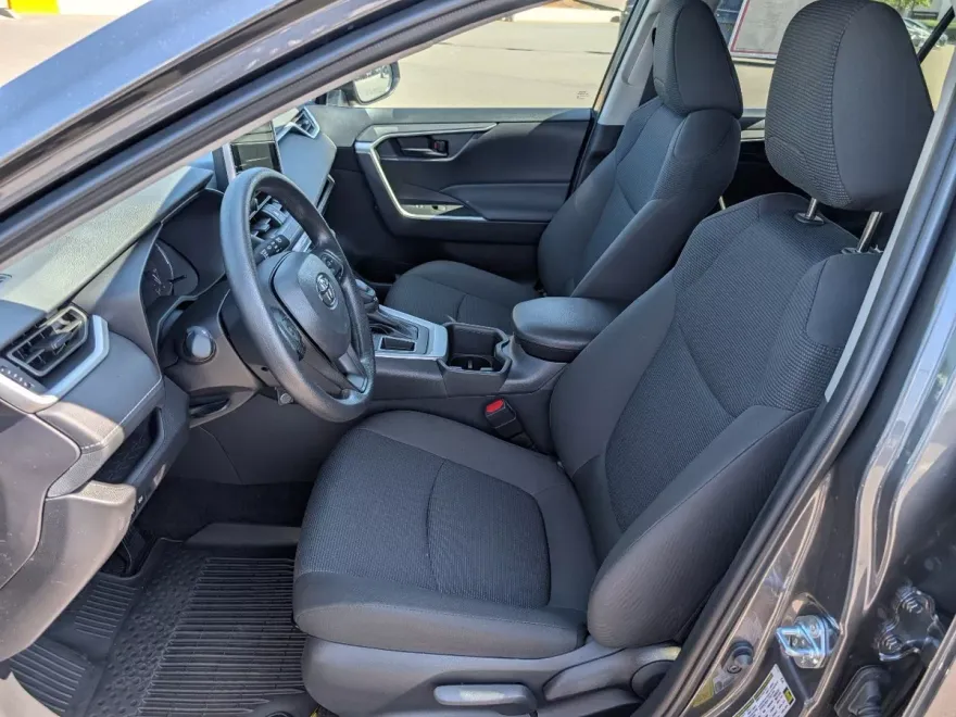 2025 Toyota RAV4 LE photo 1