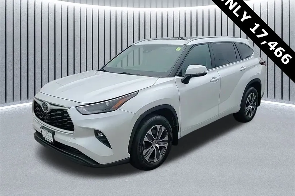 2024 Toyota Highlander XLE photo 1