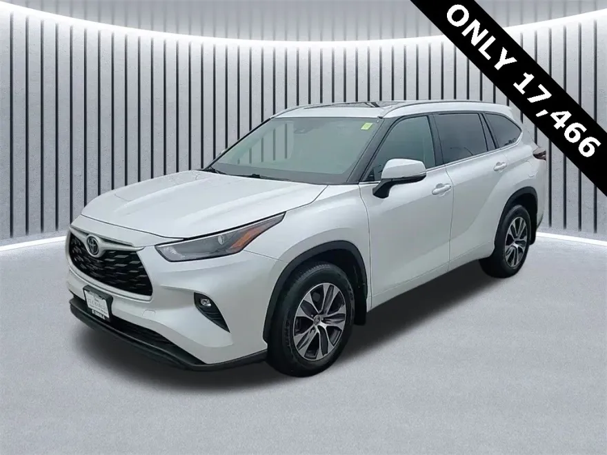 2024 Toyota Highlander XLE photo 1