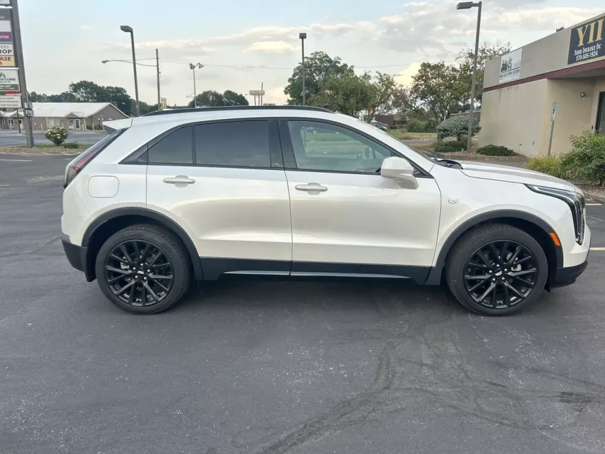 2019 Cadillac XT4 Sport photo 1