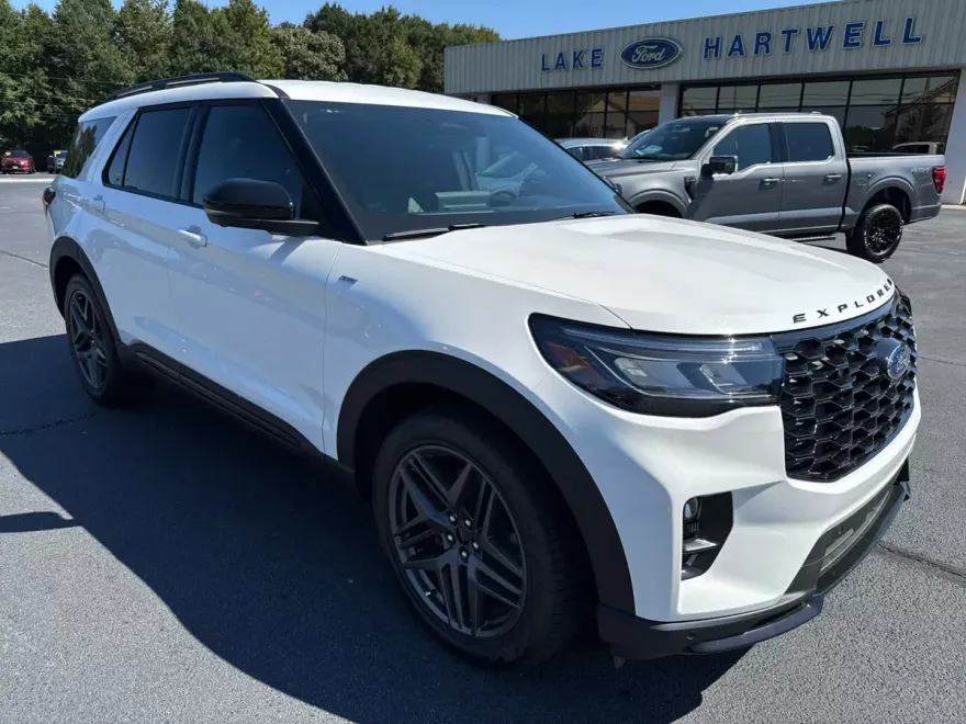 2025 Ford Explorer ST-Line photo 1