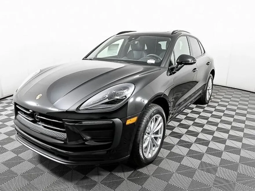 2025 Porsche Macan T photo 1