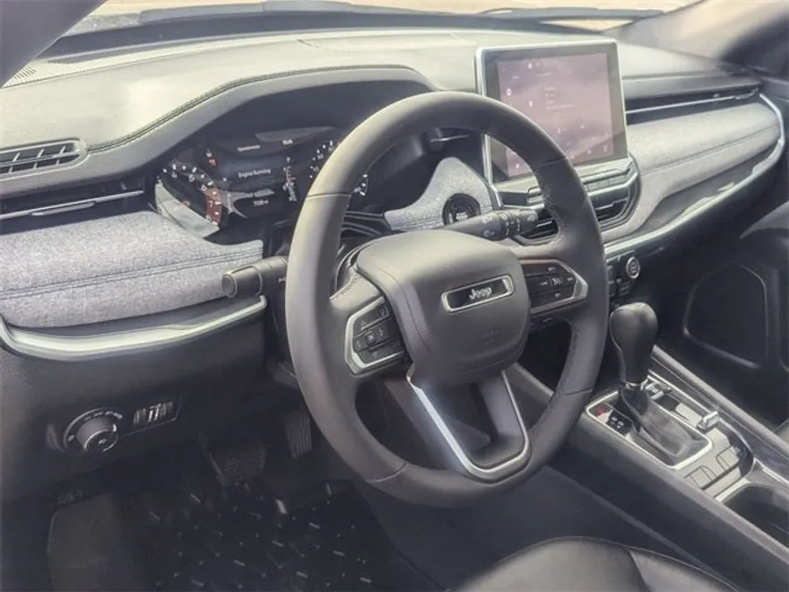 2024 Jeep Compass Latitude photo 1