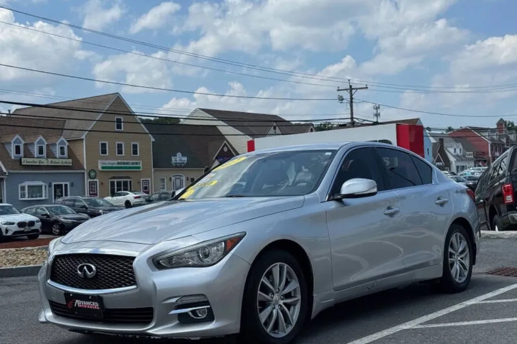 2017 Infiniti Q50 2.0t Premium photo 1